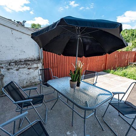 4 Bedrooms,2 Bathrooms House With Free Parking Plumstead  Exterior foto