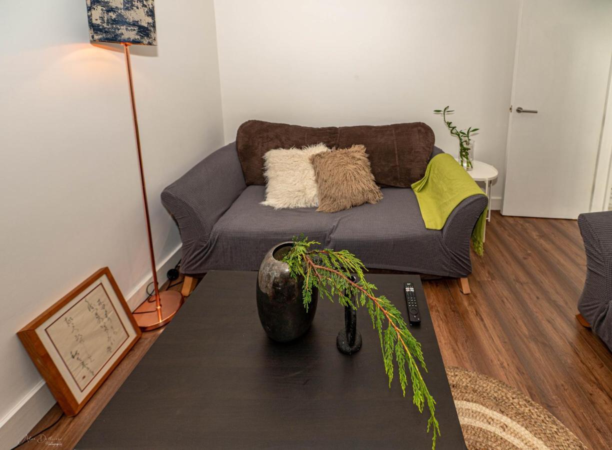 4 Bedrooms,2 Bathrooms House With Free Parking Plumstead  Exterior foto