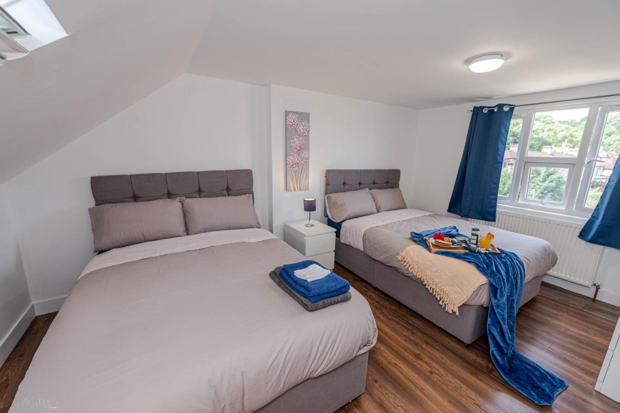 4 Bedrooms,2 Bathrooms House With Free Parking Plumstead  Exterior foto
