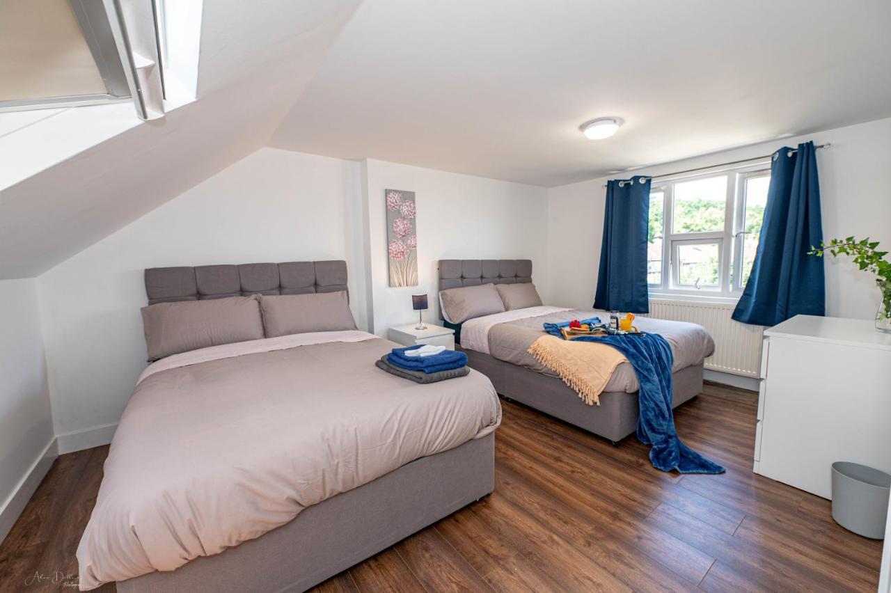 4 Bedrooms,2 Bathrooms House With Free Parking Plumstead  Exterior foto